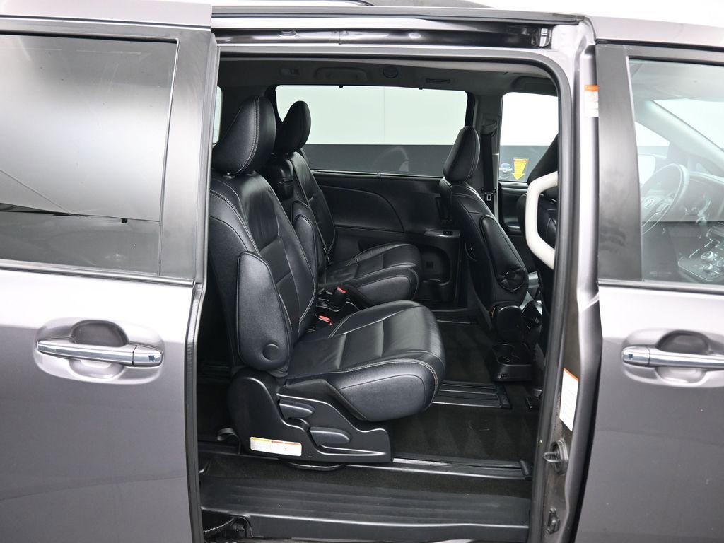 Used 2017 Toyota Sienna SE w/ SE Preferred Package image 43