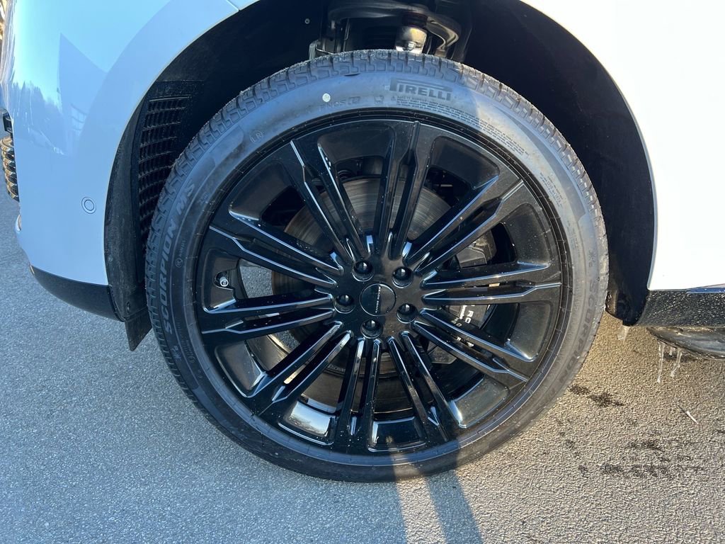 New 2026 Land Rover Range Rover SV image 9