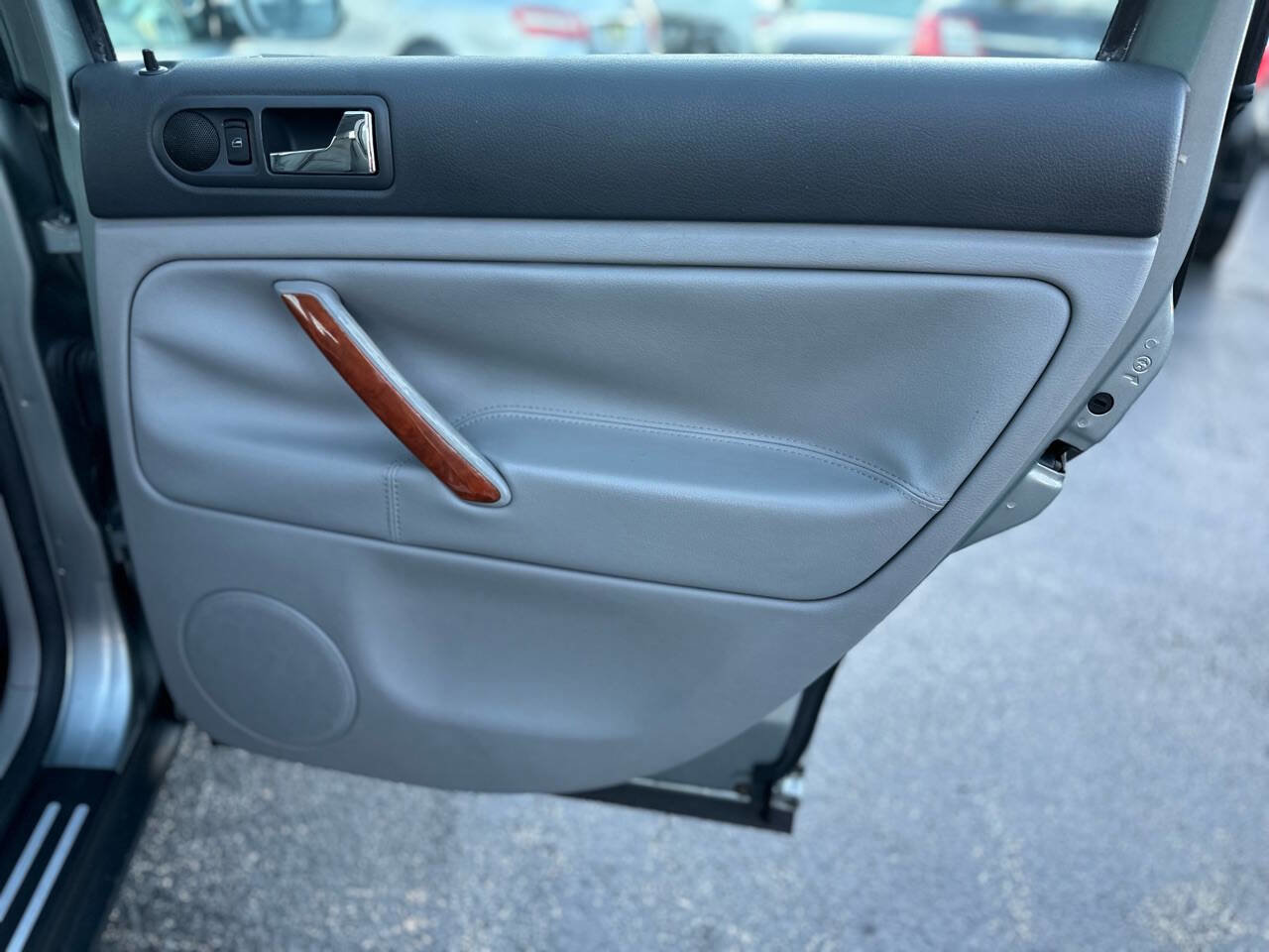 Used 2004 Volkswagen Passat GLX image 25