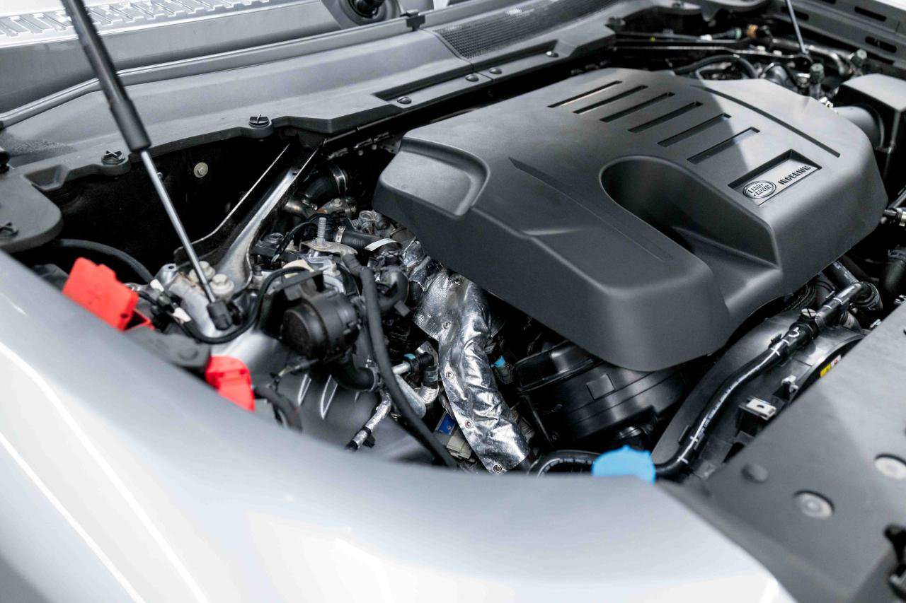 Used 2023 Land Rover Defender 130 SE image 81