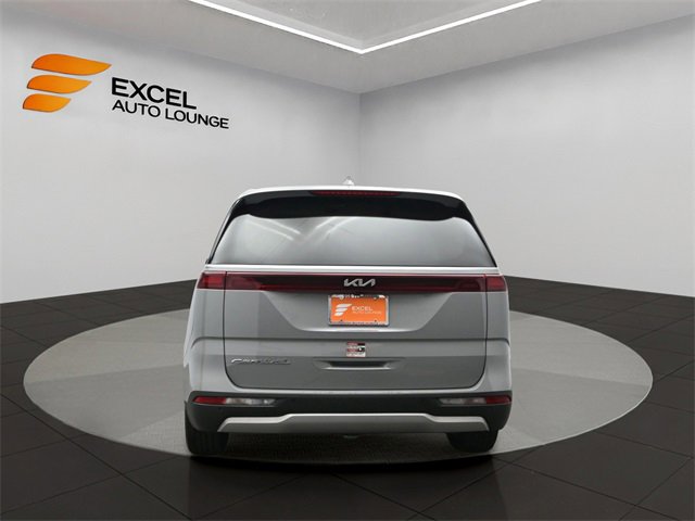 Used 2022 Kia Carnival EX image 4