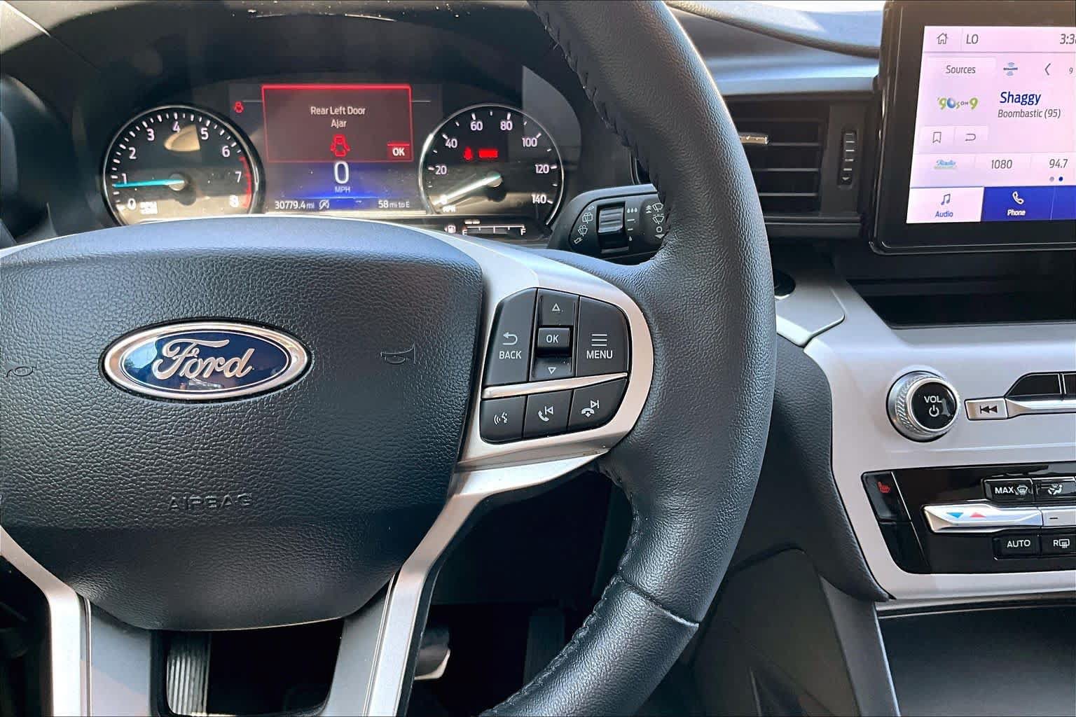Used 2024 Ford Explorer XLT AWD/4WD image 25