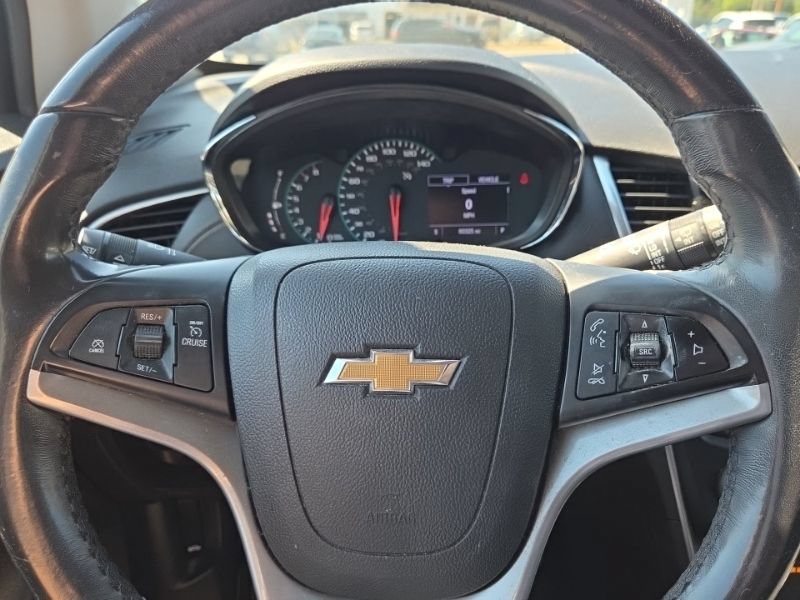 Used 2020 Chevrolet Trax LT w/ Redline Edition AWD/4WD image 11