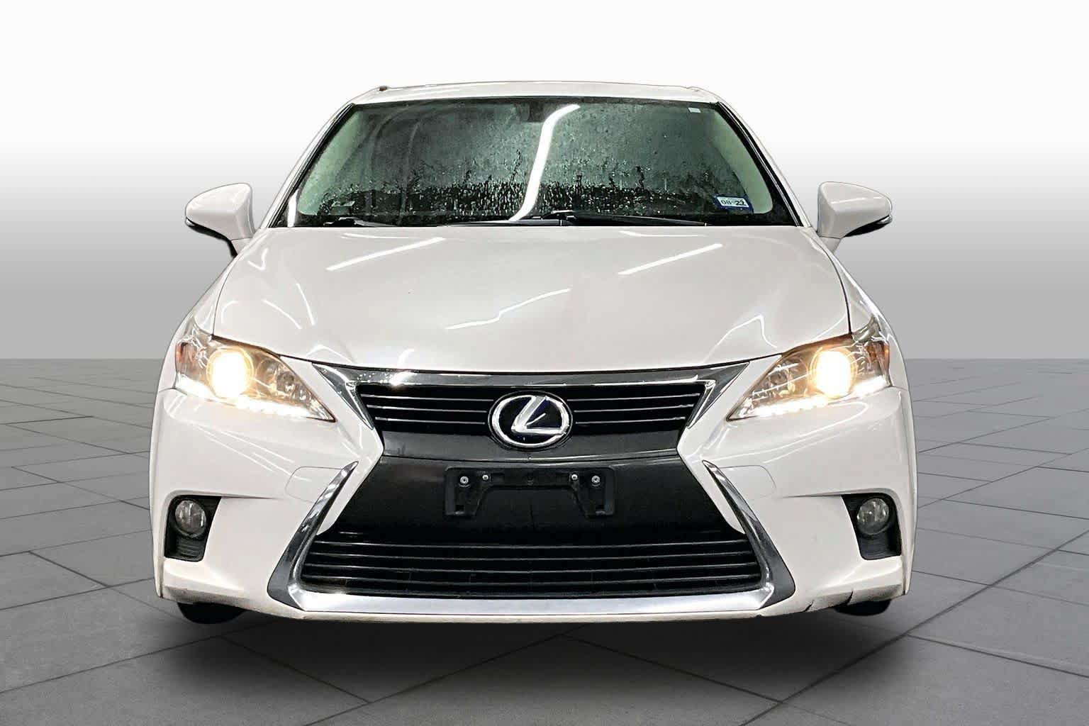 Used 2017 Lexus CT 200h w/ Seat Comfort Package FWD image 3