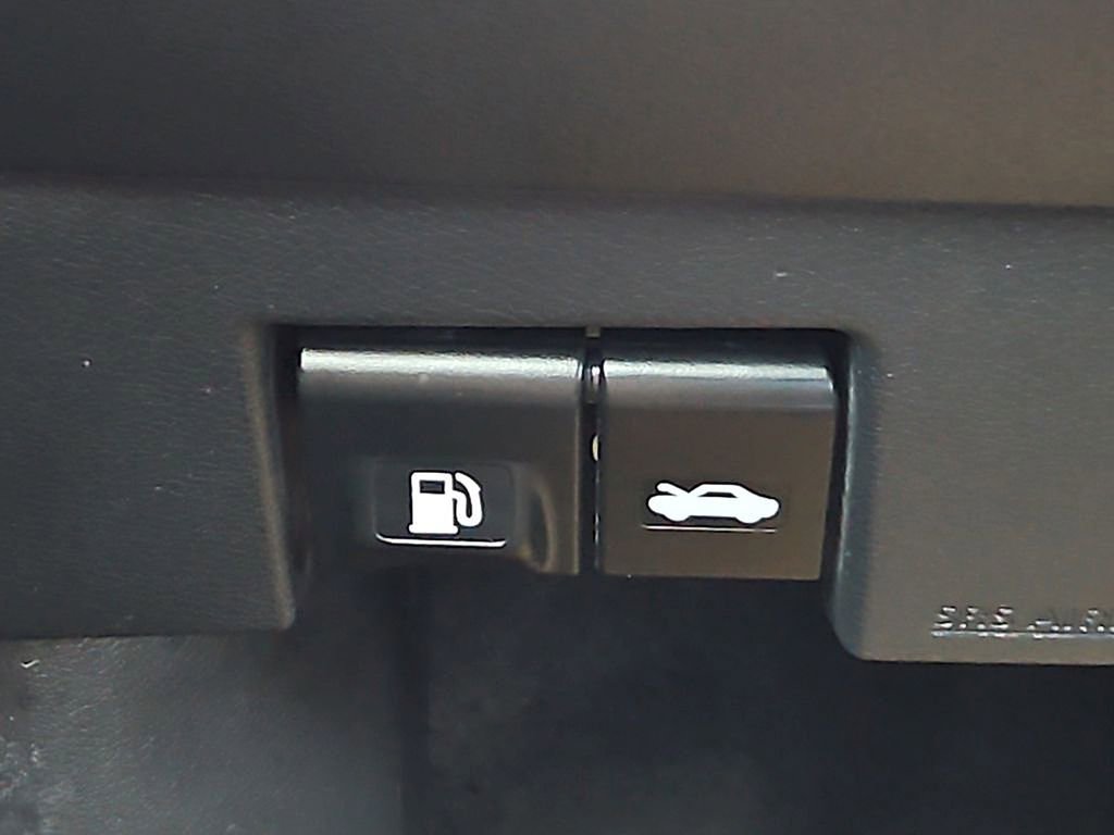 Used 2023 Nissan Versa SV FWD image 23
