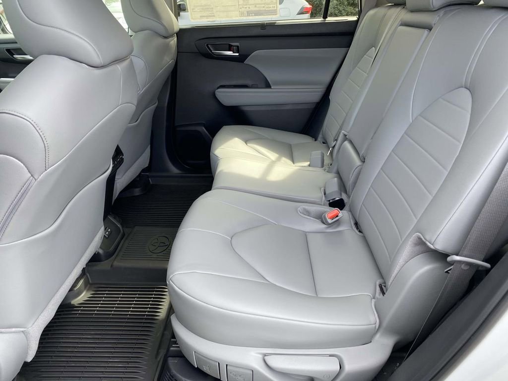 Used 2026 Toyota Highlander XLE AWD/4WD image 6