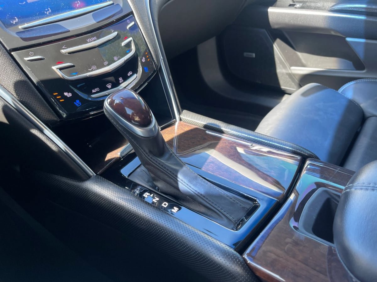 Used 2014 Cadillac XTS Luxury image 32