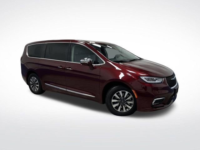 Used 2022 Chrysler Pacifica Limited w/ Uconnect Theater Family Group image 45
