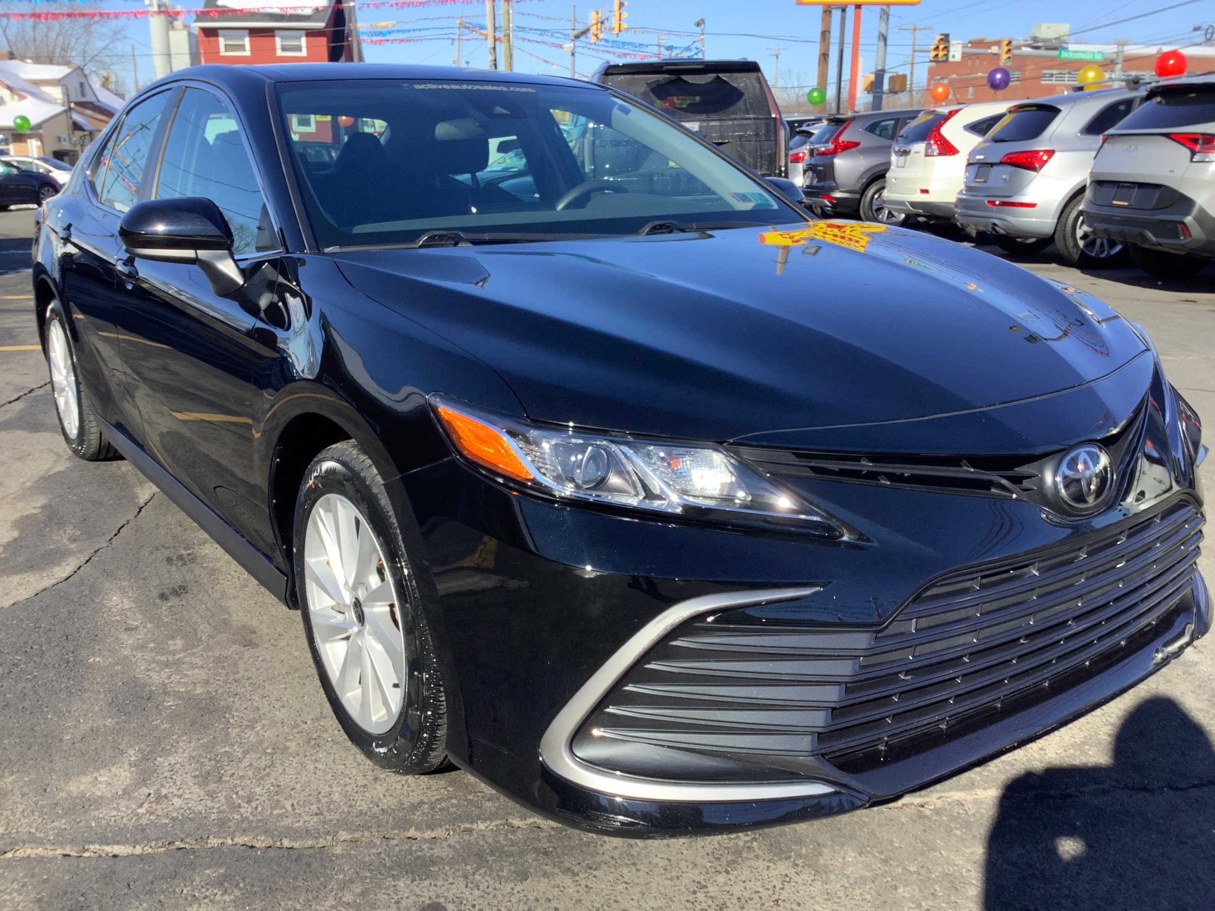 Used 2022 Toyota Camry LE FWD image 2