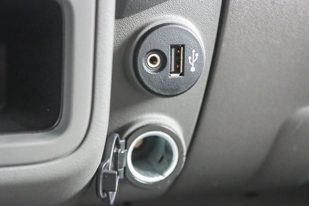 Used 2021 Nissan Frontier SV image 33