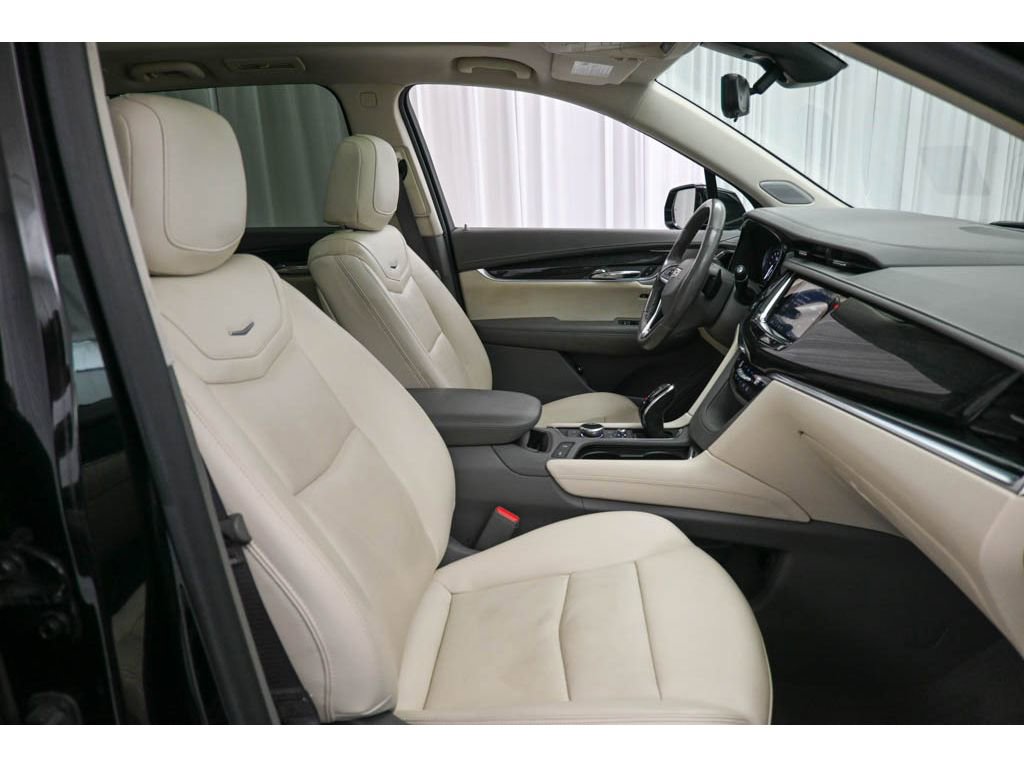 Used 2022 Cadillac XT6 Premium Luxury w/ Technology Package image 16