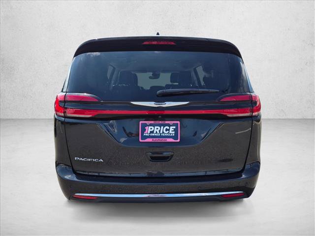 Used 2023 Chrysler Pacifica Touring-L FWD image 7