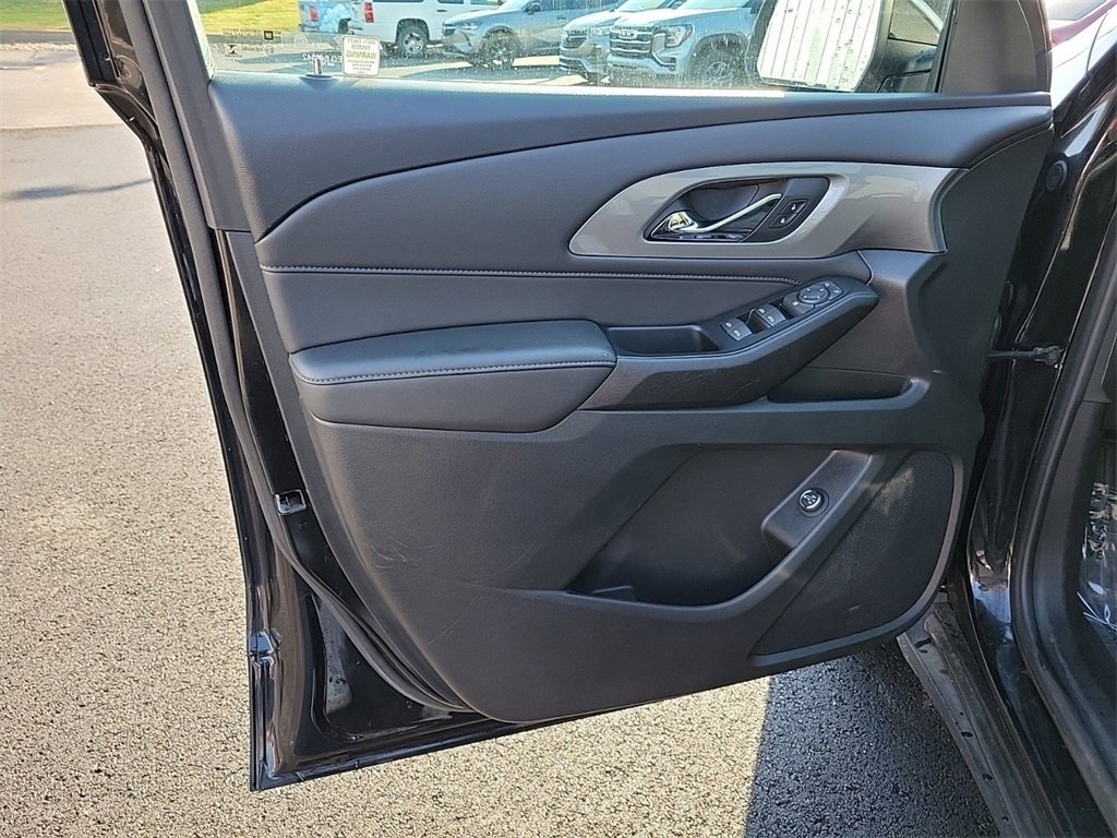 Used 2023 Chevrolet Traverse LT image 19