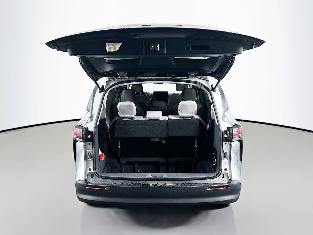 Used 2024 Toyota Sienna LE image 29