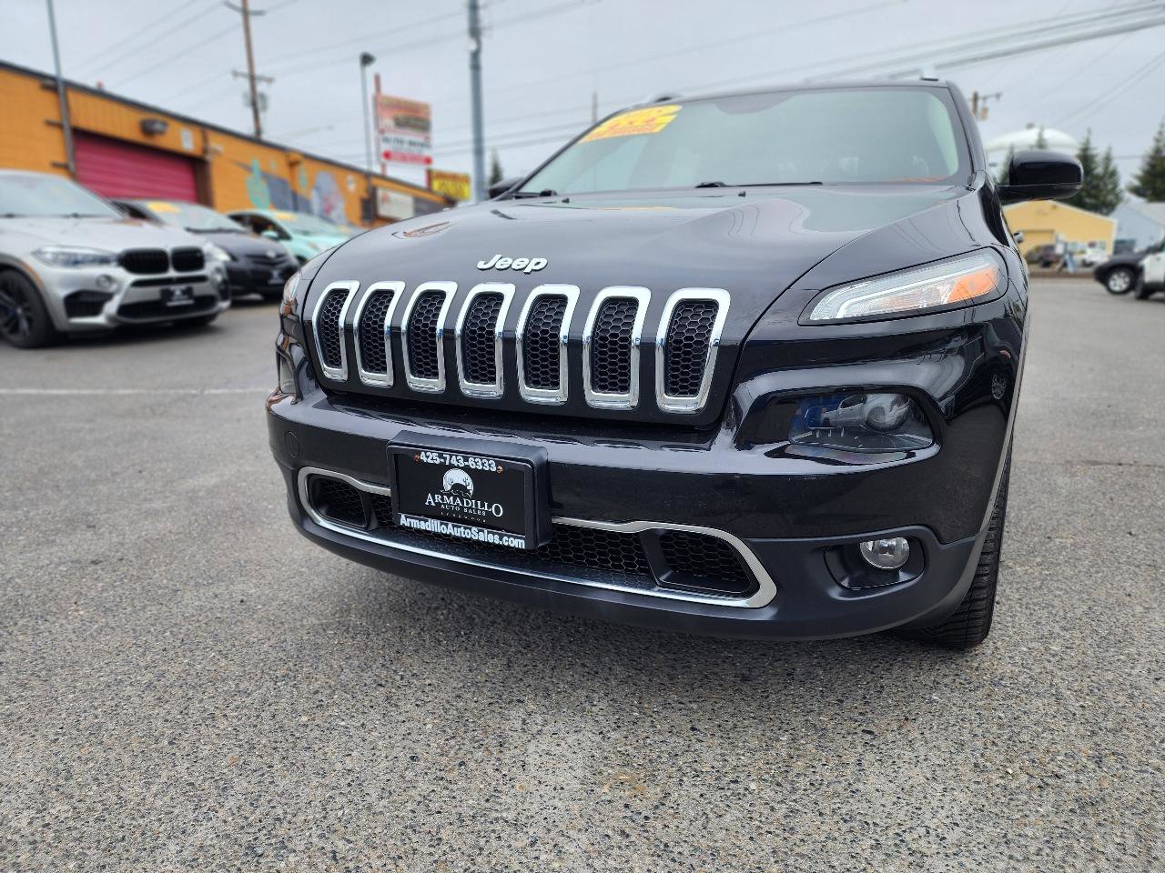 Used 2015 Jeep Cherokee Limited w/ Luxury Group AWD/4WD image 2