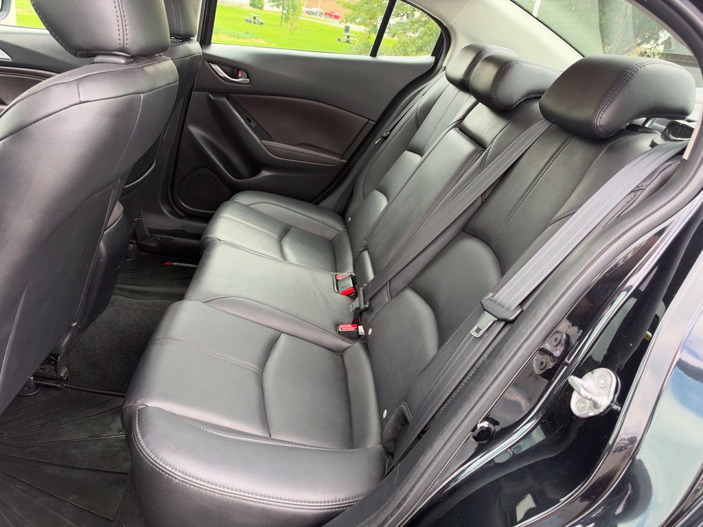 Used 2018 MAZDA MAZDA3 Touring FWD image 14