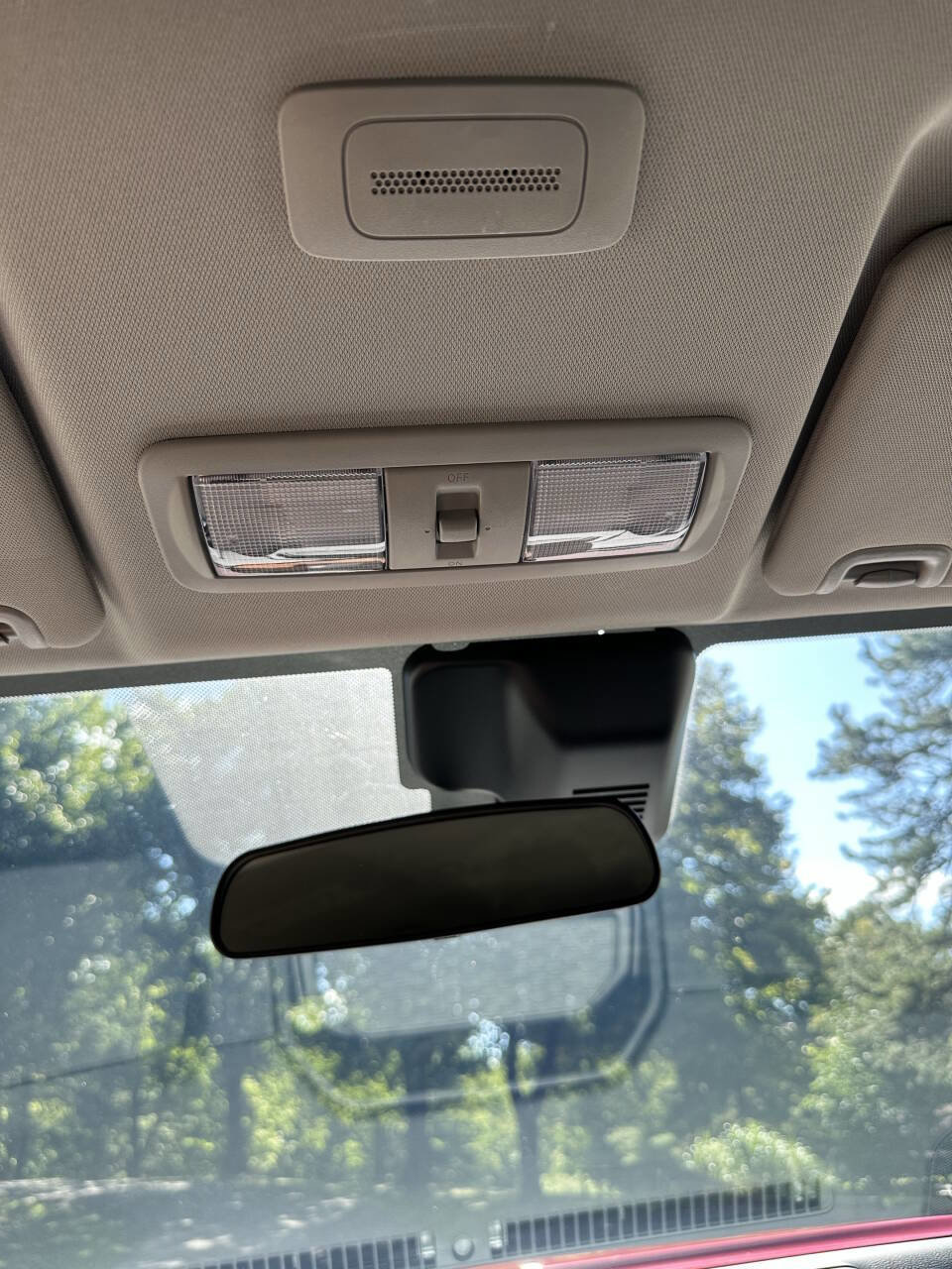 Used 2025 Nissan Frontier SV image 29