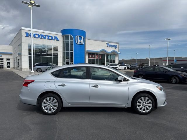 Used 2016 Nissan Sentra SV FWD image 3