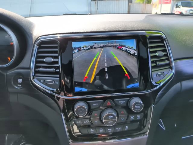 Used 2020 Jeep Grand Cherokee Laredo AWD/4WD image 26