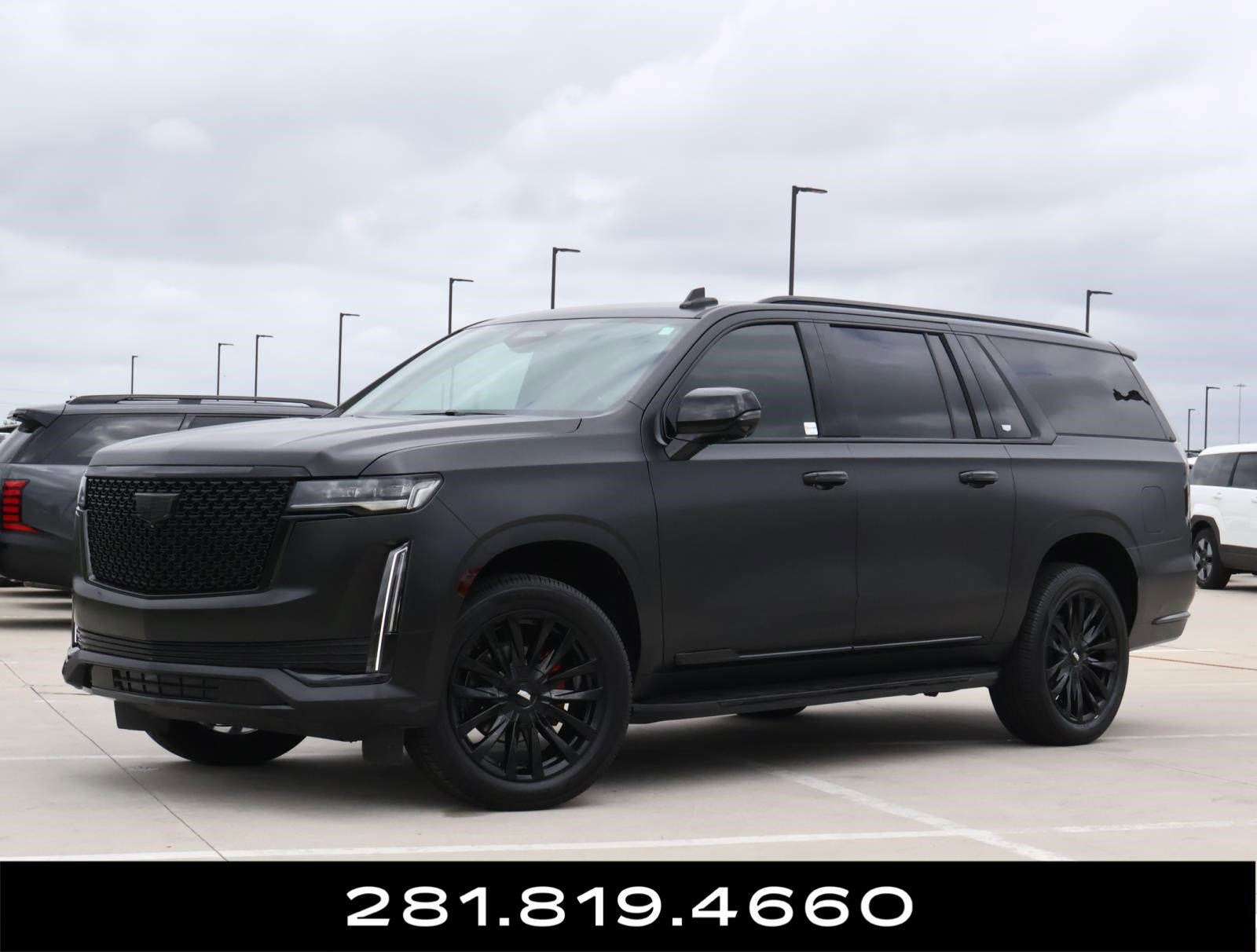 Used 2024 Cadillac Escalade ESV Luxury image 1