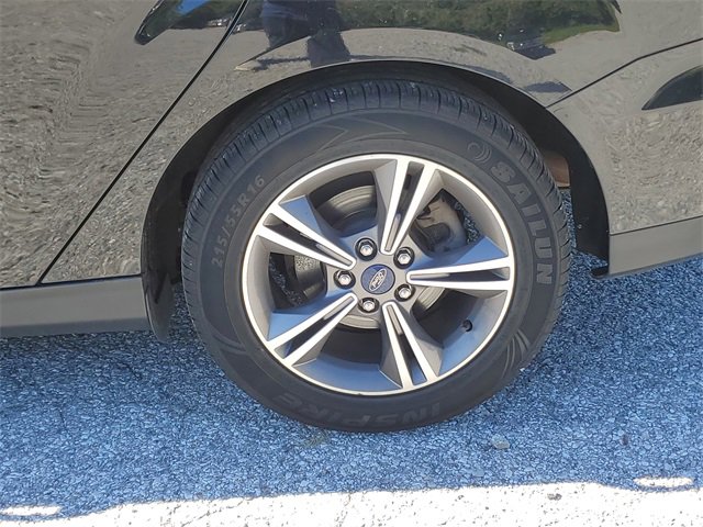 Used 2018 Ford Focus SE w/ SE Appearance Package image 8