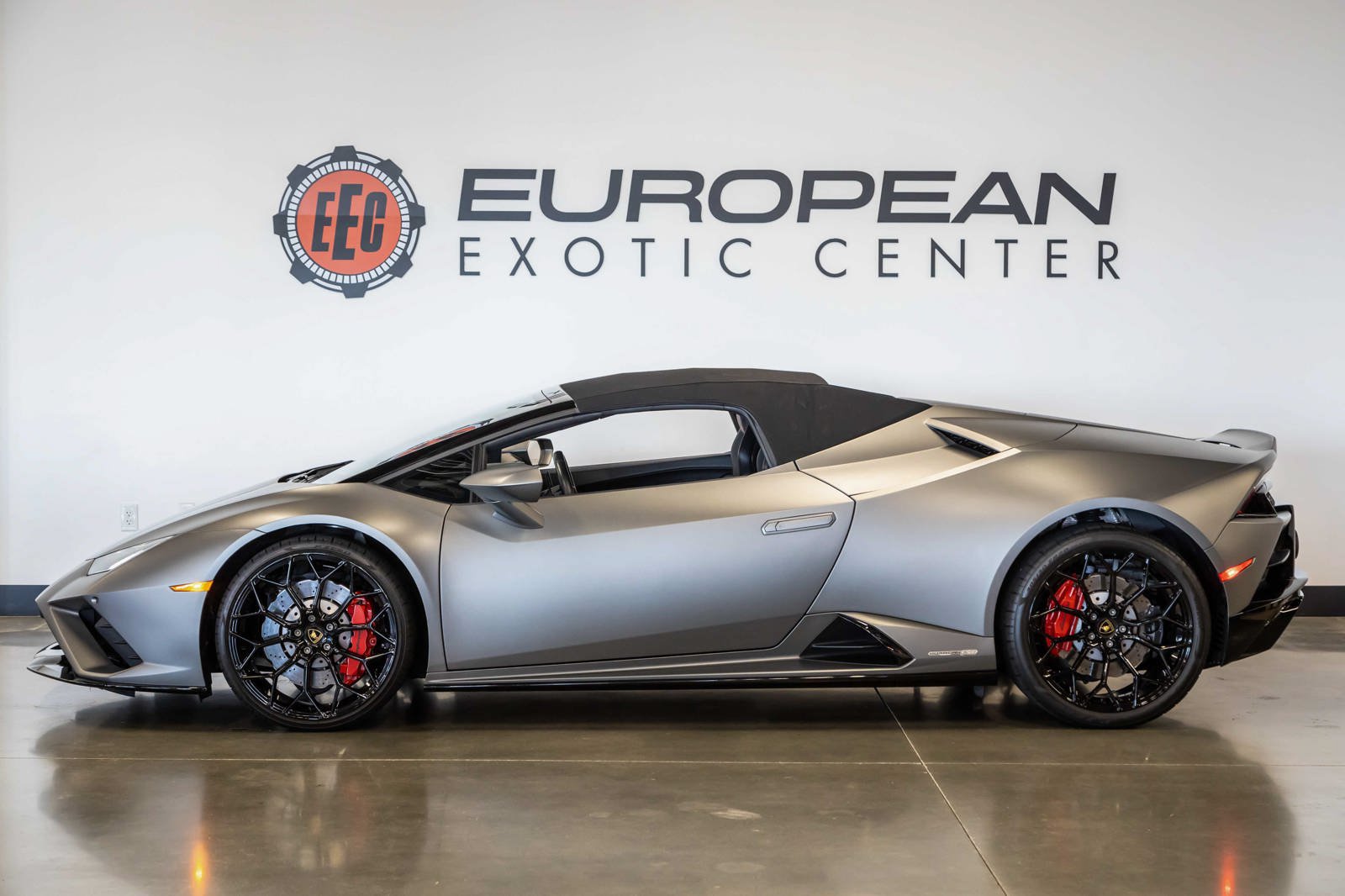 Used 2021 Lamborghini Huracan EVO RWD image 9