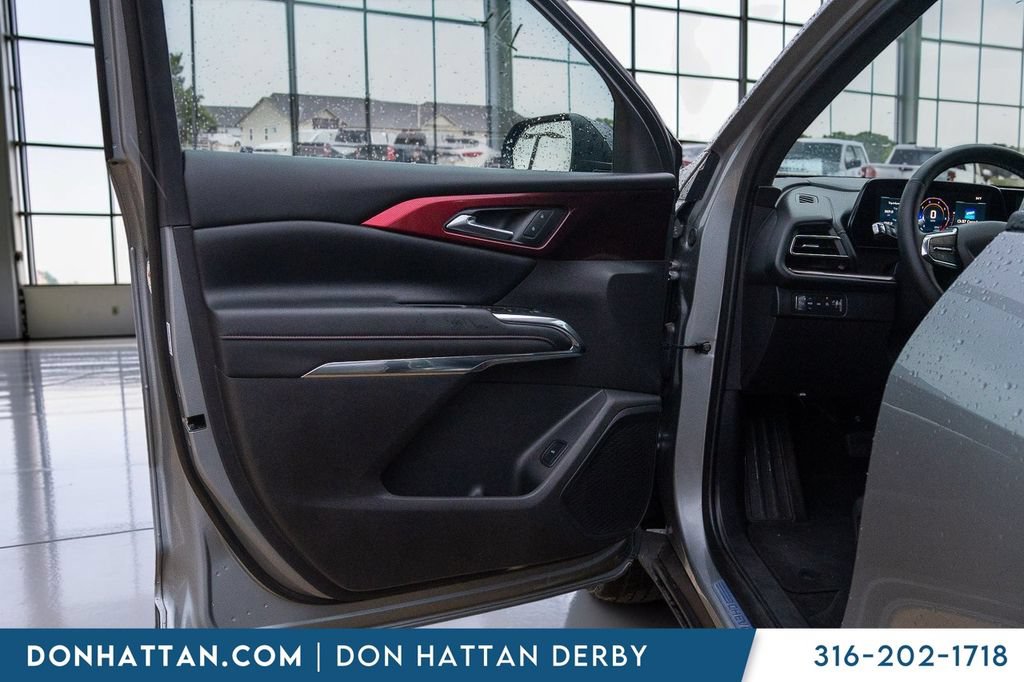 Used 2025 Chevrolet Traverse Z71 AWD/4WD image 14