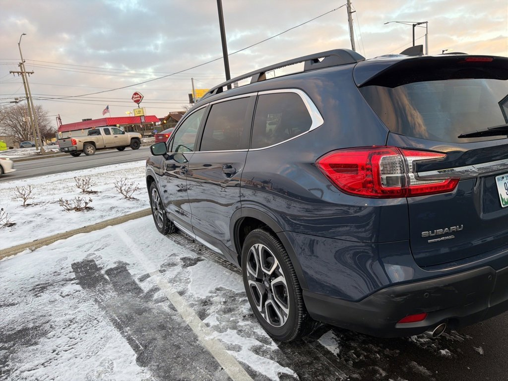 Used 2023 Subaru Ascent Limited image 3