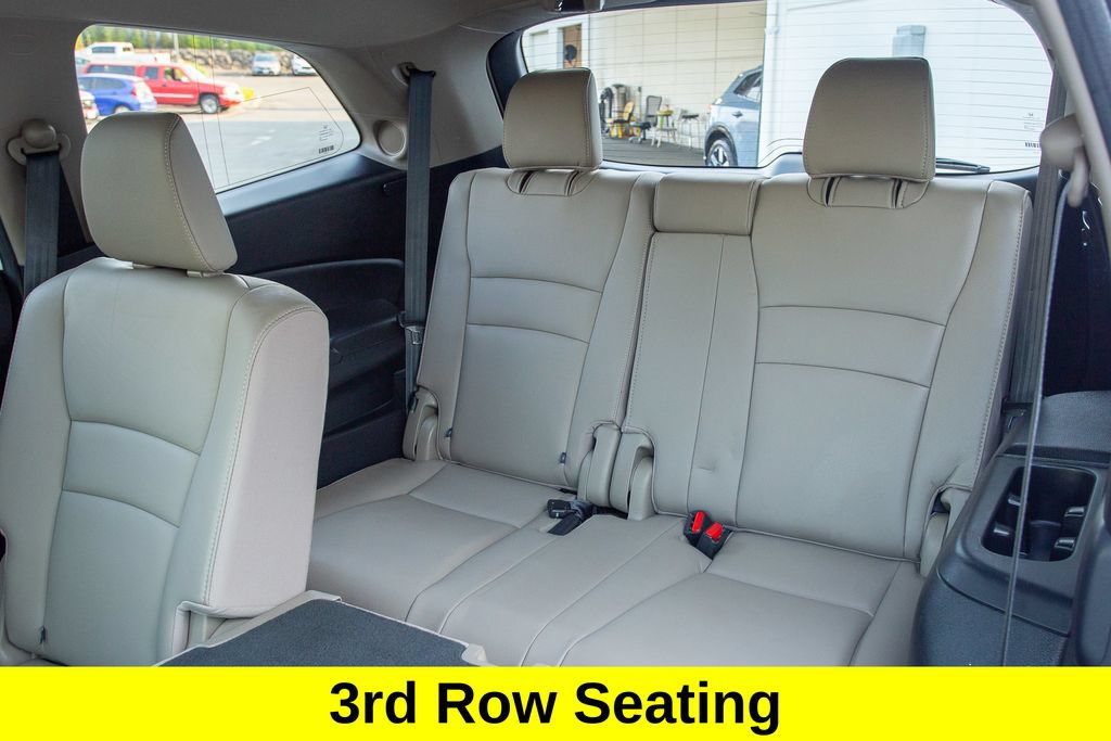 Certified 2017 Honda Pilot Touring image 18