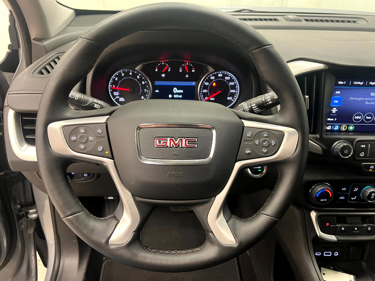 Used 2024 GMC Terrain SLT image 29