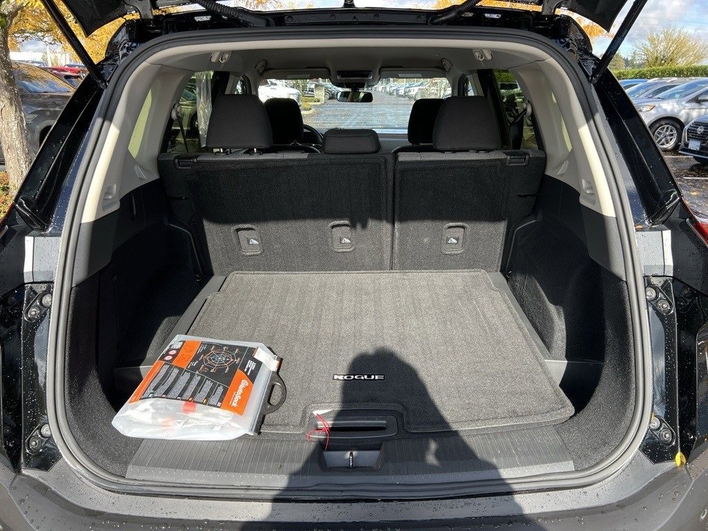 Used 2023 Nissan Rogue SV image 9
