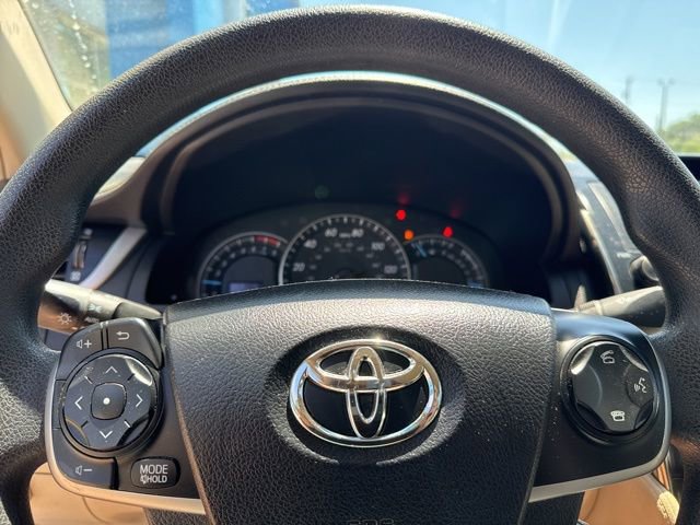 Used 2014 Toyota Camry LE w/ Moonroof Package FWD image 16