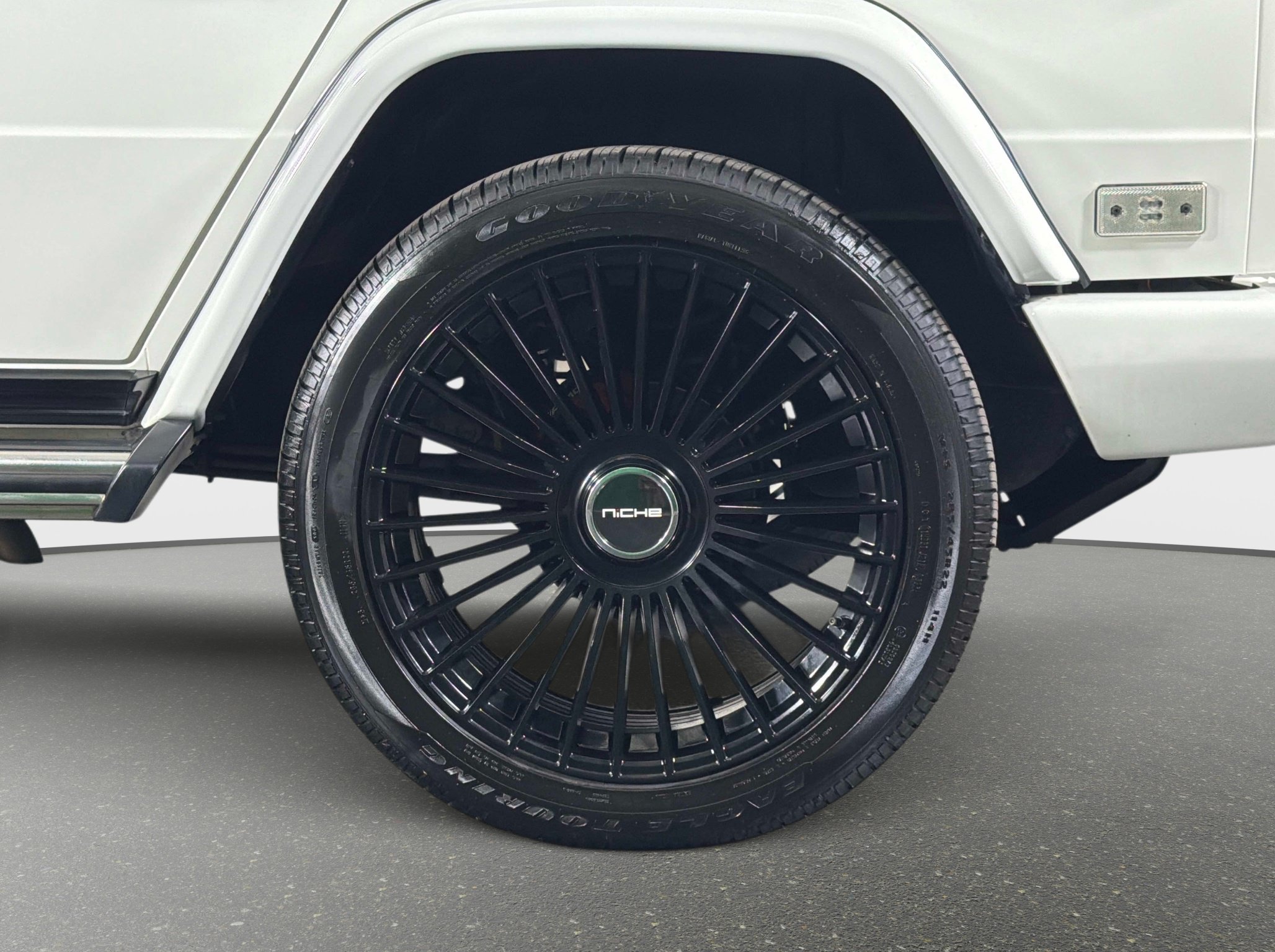 Used 2014 Mercedes-Benz G 550 image 12