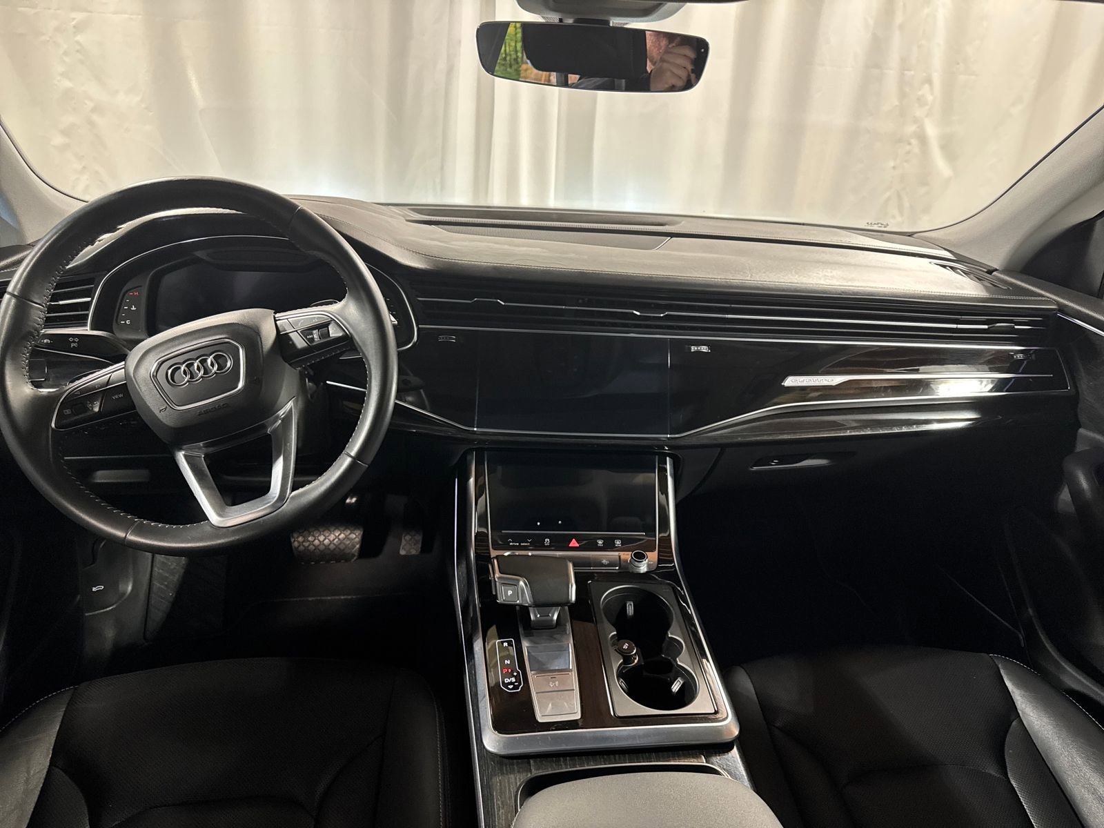 Used 2020 Audi Q8 Prestige w/ Prestige Package image 4