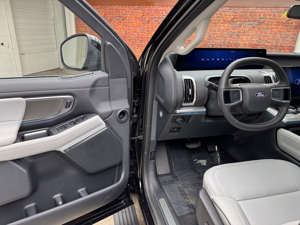New 2027 Ford Expedition Platinum w/ Platinum Ultimate Package AWD/4WD image 10