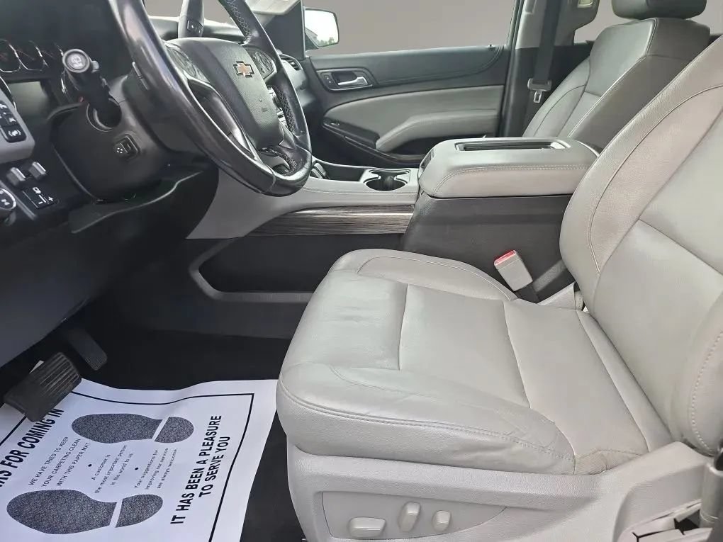 Used 2019 Chevrolet Suburban LT w/ Luxury Package AWD/4WD image 9