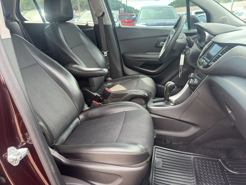 Used 2021 Chevrolet Trax LT AWD/4WD image 13