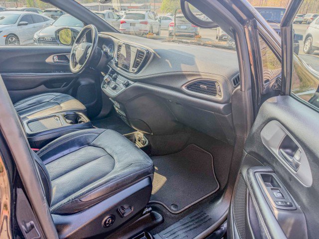 Used 2021 Chrysler Pacifica Touring-L w/ Premium & Safety Sphere Group FWD image 18