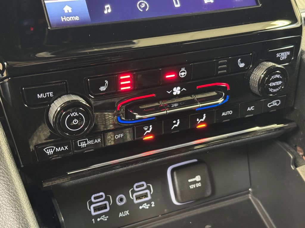 Used 2025 Jeep Grand Cherokee Laredo X w/ Luxury Tech Group I image 38