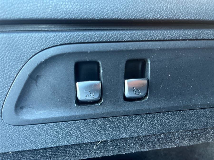 Used 2017 Mercedes-Benz GLC 300 4MATIC image 12