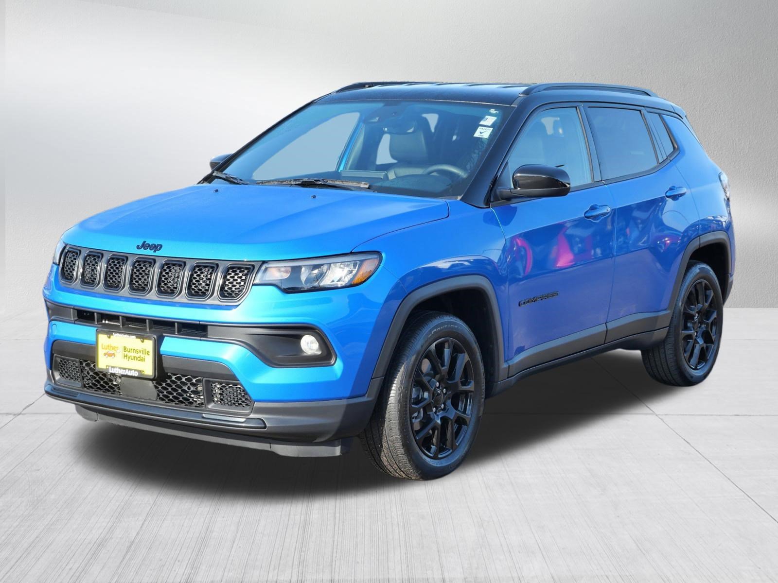 Used 2023 Jeep Compass Altitude w/ Convenience Group AWD/4WD image 3