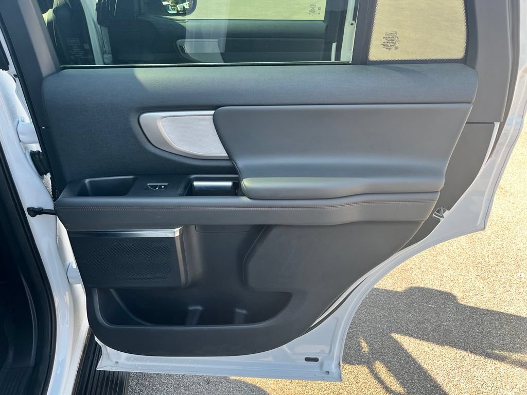 Used 2025 Ford Expedition Active RWD image 12