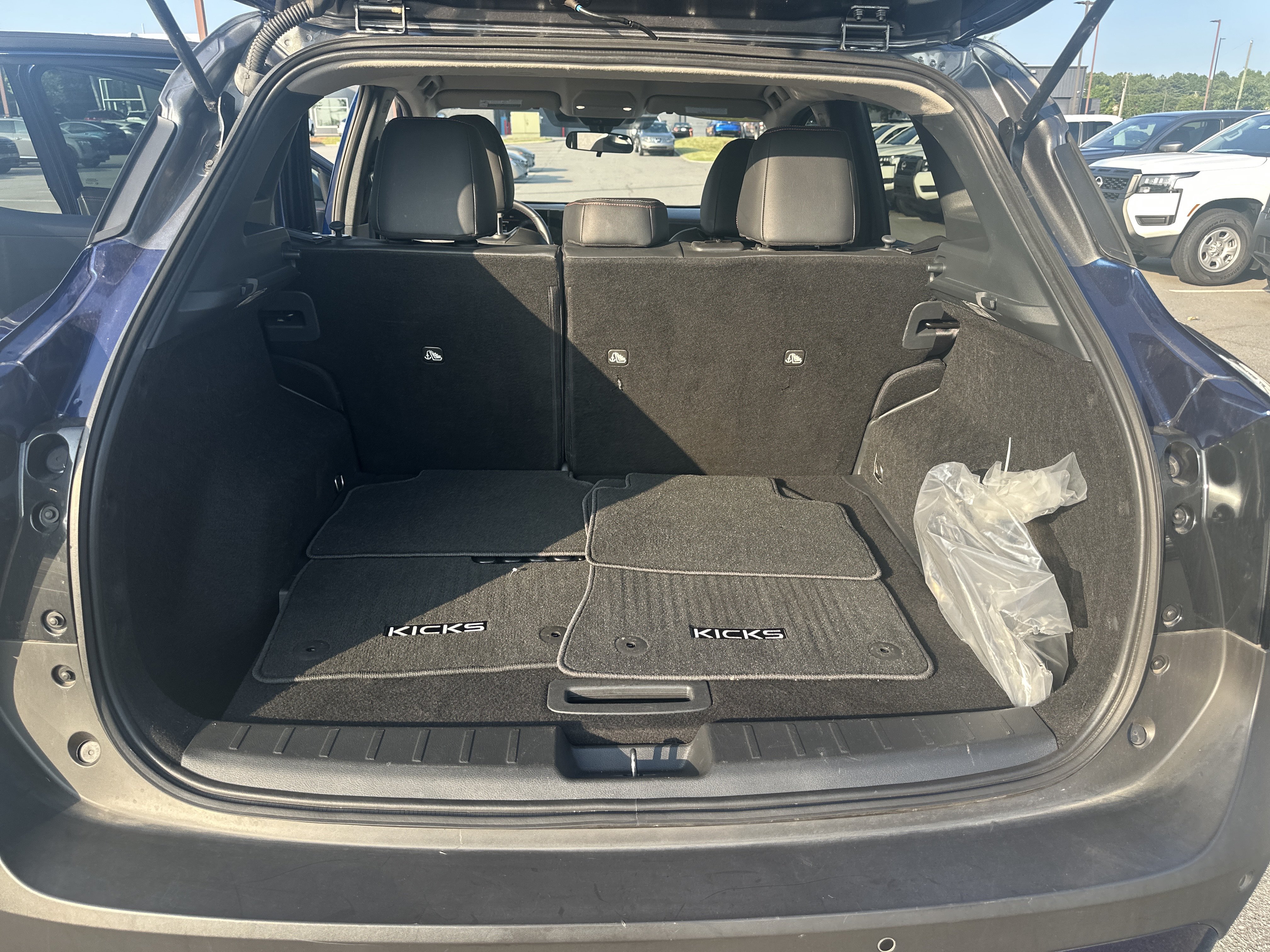 Certified 2025 Nissan Kicks SR FWD image 15
