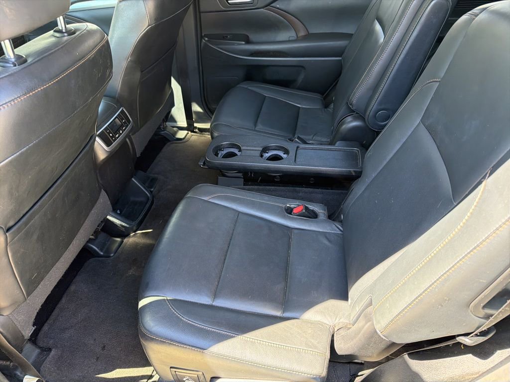 Used 2015 Toyota Highlander XLE image 6