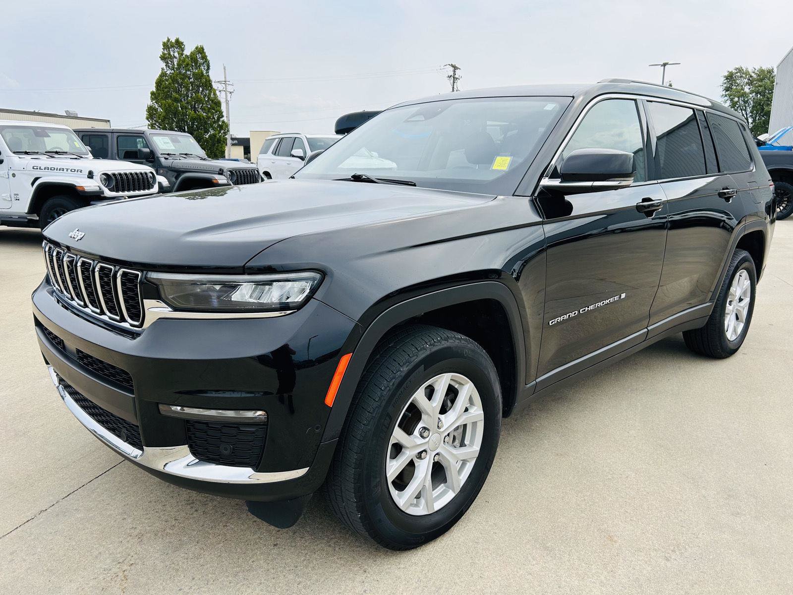 Used 2023 Jeep Grand Cherokee L Limited w/ Luxury Tech Group II AWD/4WD image 40
