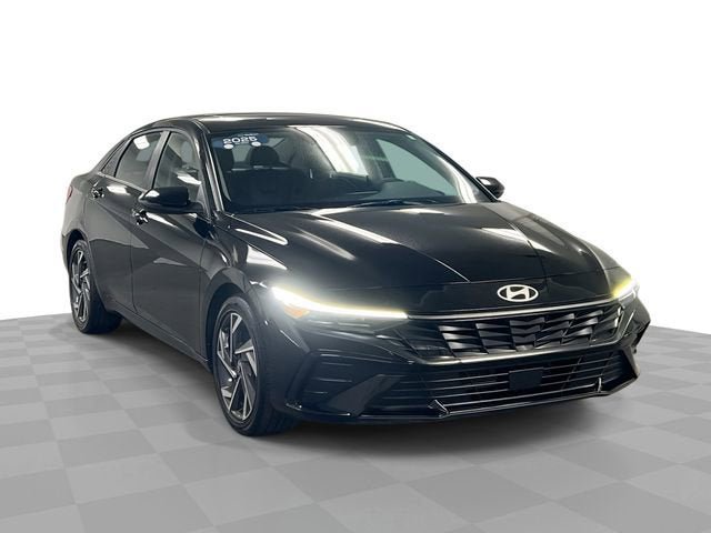 Used 2025 Hyundai Elantra Limited image 1
