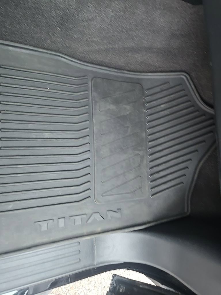 Used 2021 Nissan Titan SV w/ SV Convenience Package image 25