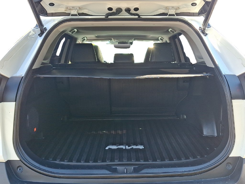 Used 2022 Toyota RAV4 Limited AWD/4WD image 28