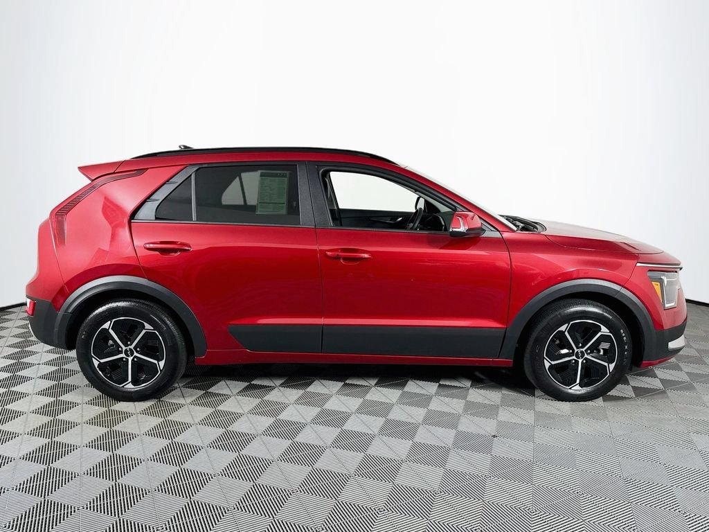 Used 2025 Kia Niro EX w/ EX Cold Weather Package FWD image 8