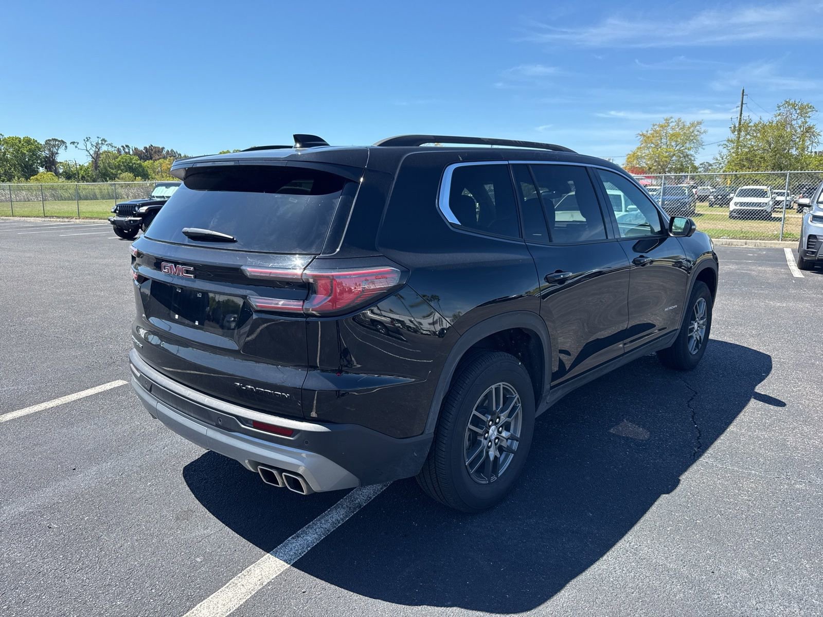 Used 2025 GMC Acadia Elevation image 7